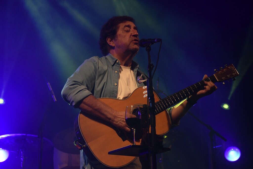 RUI VELOSO ENCHEU O LARGO DA VARINA