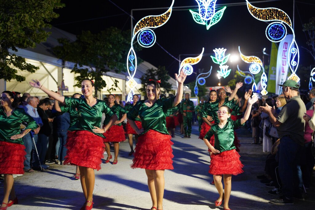 MARCHAS POPULARES E BANDA POLK ANIMARAM A NOITE DA FEIRA AGRÍCOLA