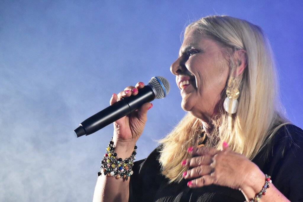 NUCHA E IMPECÁVEIS BAND ANIMARAM O ARRAIAL NOTURNO DA FESTA DO EMIGRANTE