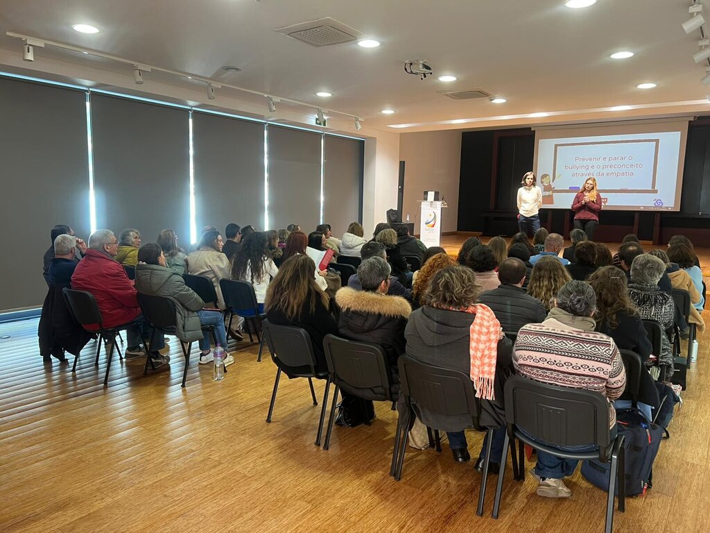  OFICINA DE ARTES RECEBEU AÇÃO DE FORMAÇÃO SOBRE BULLYING