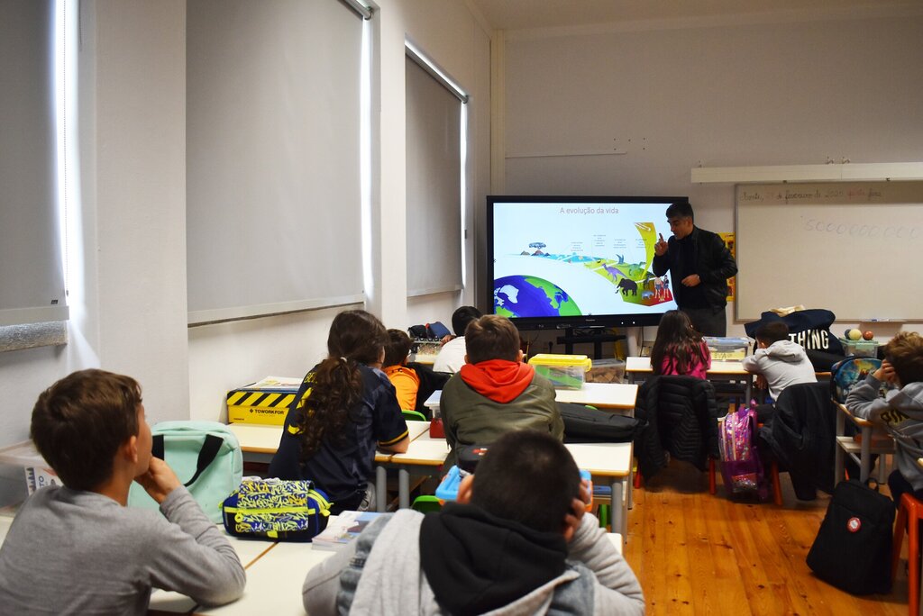 ASTRÓNOMO JOSÉ MATOS FALOU SOBRE OS PLANETAS AOS ALUNOS DAS ESCOLAS DA MURTOSA